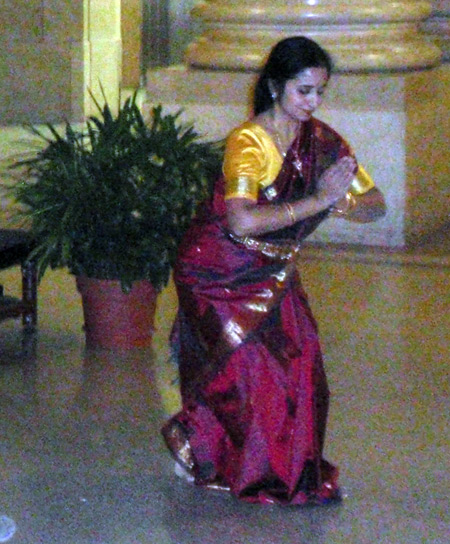Sujatha Srinivasan from Kala Mandir School of Dance performed the Ganesh Vandana