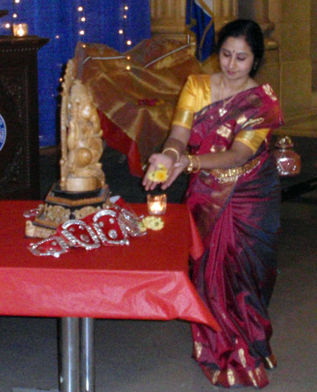 Sujatha Srinivasan from Kala Mandir School of Dance performed the Ganesh Vandana