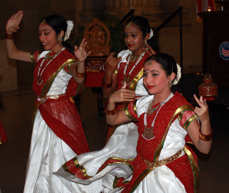 Rajarajeshwari Ashtakam dancers