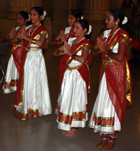 Rajarajeshwari Ashtakam dancers