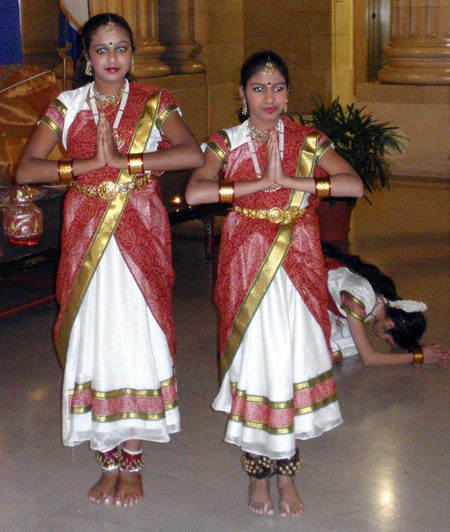 Rajarajeshwari Ashtakam dancers