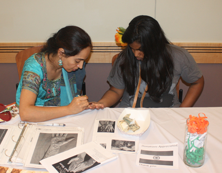 Vimi Bhandari applies henna