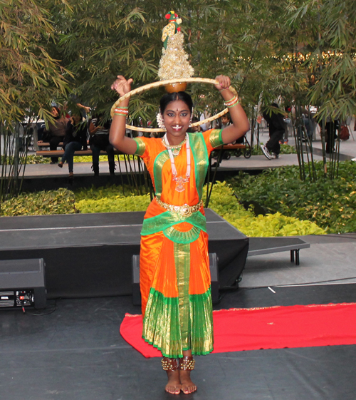 Mahima Venkatesh performed a traditional Indian Karagattam Dance