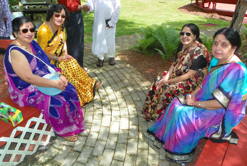 Manju Goswami, Hiran Dutt, Sipra Saha and Indrani Roy