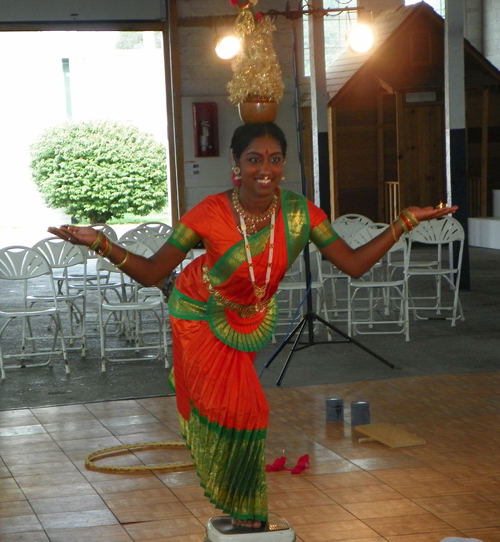 Mahima Venkatesh performed a traditional Indian Karagattam Dance