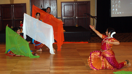 Sujatha Srinivasan and her students Shriya Srinivasan, Mathangi Sridharan and Darshana Balasubramaniam performed a Bharata Natayam dance