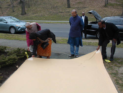 Ken Kovach, Ambassador Rao, Asim Datta and Venky Venkatesh unveil the new walkway