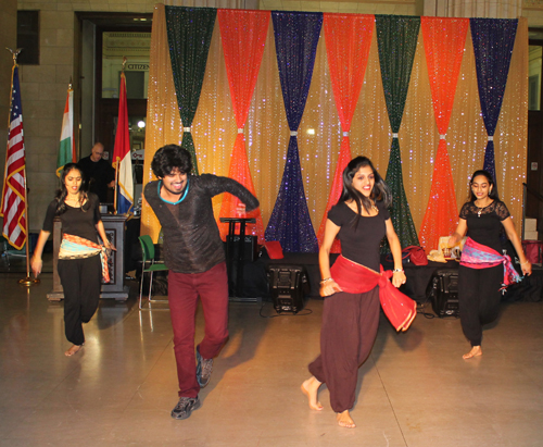 Raj Vanket and young ladies from the Cleveland State University Bollywood group