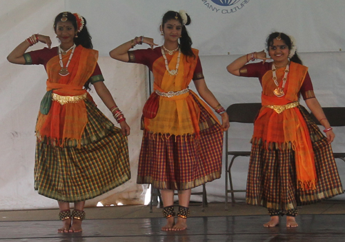 Shri Kalaa Mandir dance students