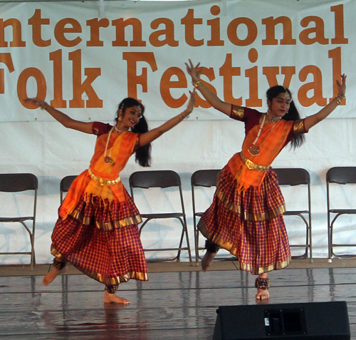 Shri Kalaa Mandir dance students