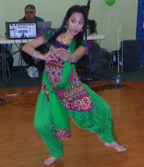 Pouja Kumar Shyaum dancing