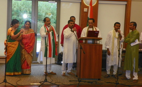 Ratan Maitra, Debasish Mukhopadhyay singing Indian National Anthem