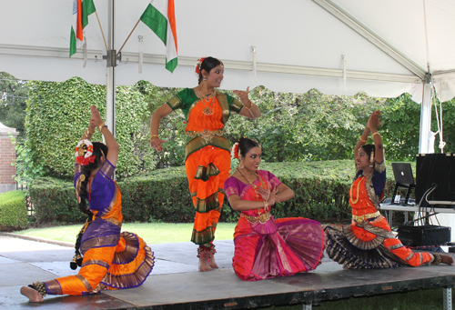 Anju Arakoni, Rajashree Hariprasad, Vibha Alangar and Apshara Ravichandran from the Nritya Gitanjali School of Dance and Music 