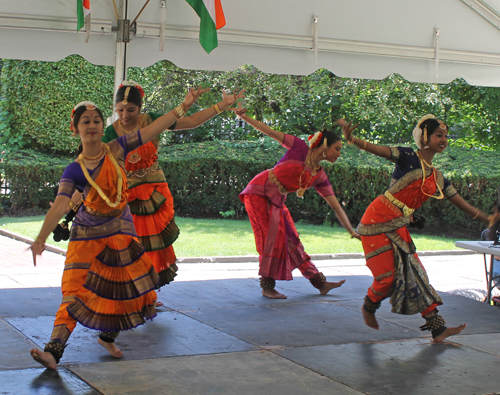 Anju Arakoni, Rajashree Hariprasad, Vibha Alangar and Apshara Ravichandran from the Nritya Gitanjali School of Dance and Music