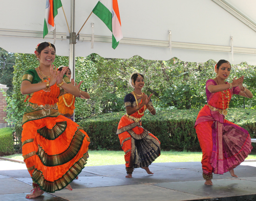 Anju Arakoni, Rajashree Hariprasad, Vibha Alangar and Apshara Ravichandran from the Nritya Gitanjali School of Dance and Music 