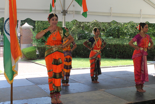 Anju Arakoni, Rajashree Hariprasad, Vibha Alangar and Apshara Ravichandran from the Nritya Gitanjali School of Dance and Music 