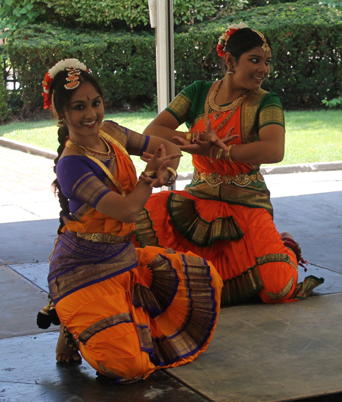 Anju Arakoni, Rajashree Hariprasad, Vibha Alangar and Apshara Ravichandran from the Nritya Gitanjali School of Dance and Music 