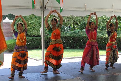 Anju Arakoni, Rajashree Hariprasad, Vibha Alangar and Apshara Ravichandran from the Nritya Gitanjali School of Dance and Music