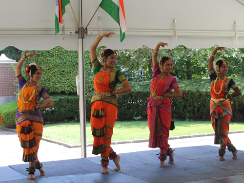 Anju Arakoni, Rajashree Hariprasad, Vibha Alangar and Apshara Ravichandran from the Nritya Gitanjali School of Dance and Music