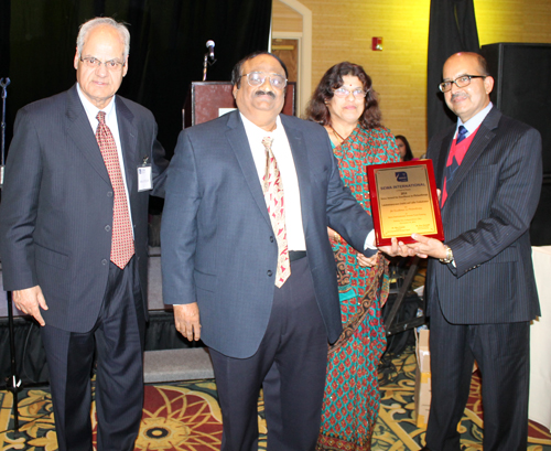 Lakshminarayanan (Ambi) and Latha Venkatraman receive award