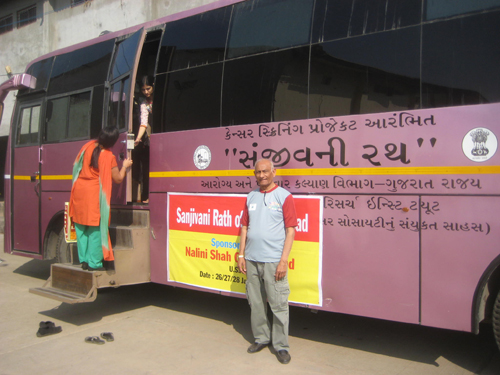 Ramesh Shah with Sanjeevani Rath-Mobile Van-equipped with Mammography Sonography and MRI for Early Cancer detection