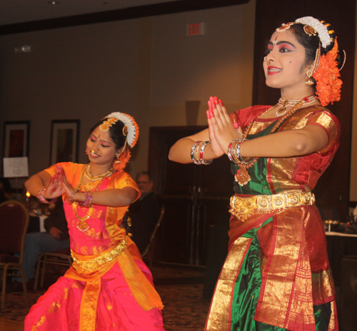 Kuchipudi dancers 