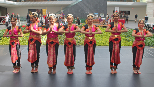 Students from the Nritya Gitanjali School of Dance and Music in Cleveland 