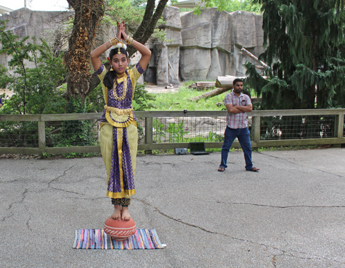 Deepa Manikandan performing Bharatanatyam dance from Tamil Nadu in southern India at the Cleveland Metroparks Zoo