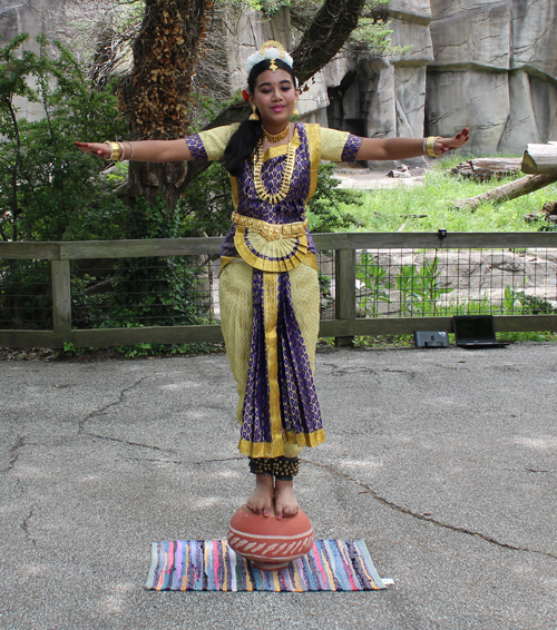 Deepa Manikandan performing Bharatanatyam dance from Tamil Nadu in southern India at the Cleveland Metroparks Zoo