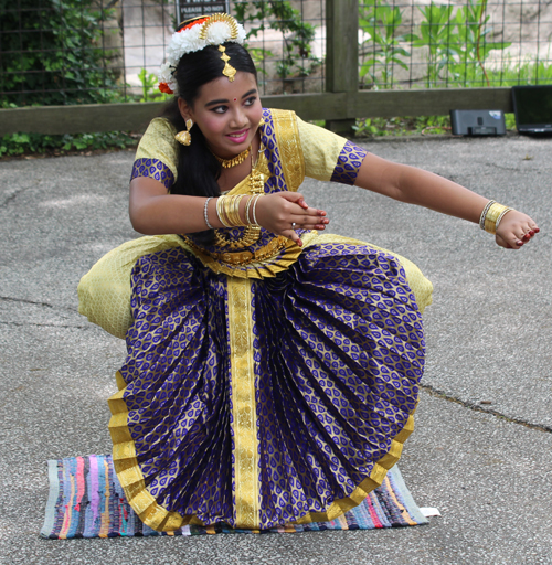 Deepa Manikandan performing Bharatanatyam dance from Tamil Nadu in southern India at the Cleveland Metroparks Zoo