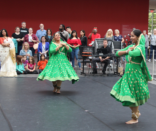 Asian Indian dancers at Cleveland Museum of Art