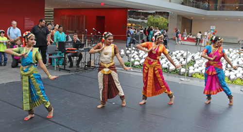 Nritya Gitanjali Indian dancers at Cleveland Museum of Art