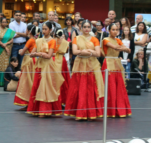 Asian Indian dancers at Cleveland Museum of Art