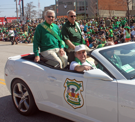 Author Les Roberts with Greater Cleveland Police Emerald Society