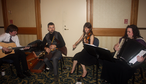 a group played traditional Irish music