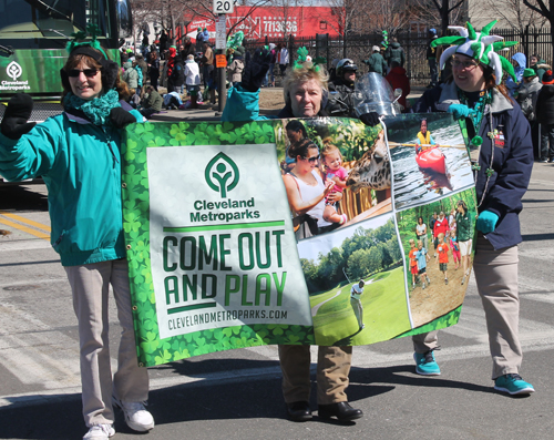 Cleveland Metroparks - Cleveland St Patrick's Day Parade girls