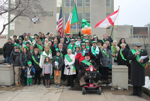 Dignitairies on Cosgrove steps at Cleveland St Patrick's Day