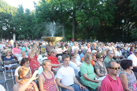 Crowd at 2011 Opera in the Italian Garden