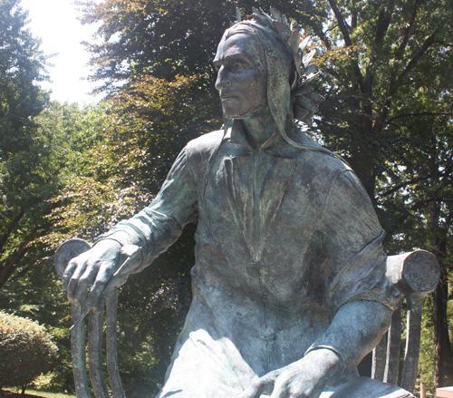 Dante Alighieri statue in Cleveland Italian Cultural Garden