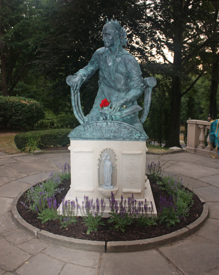 Dante Alighieri statue in Cleveland Italian Garden