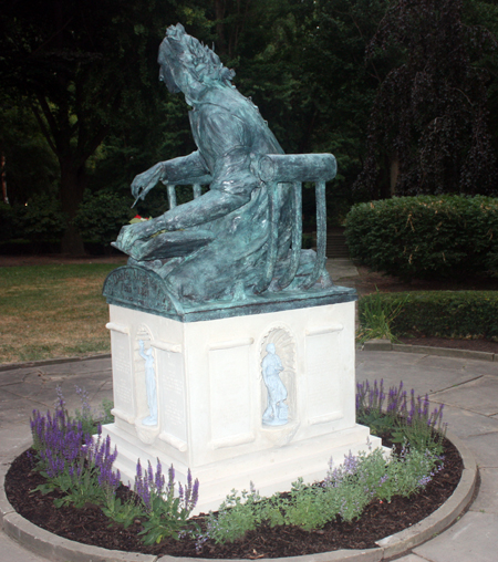 Dante Alighieri statue in Cleveland Italian Garden