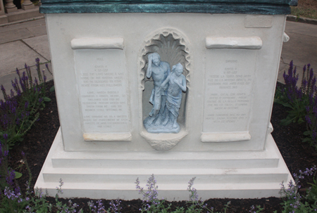 Side of Dante Alighieri statue in Cleveland Italian Garden