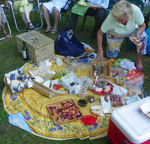 picnic at opera in Italian Garden in Cleveland