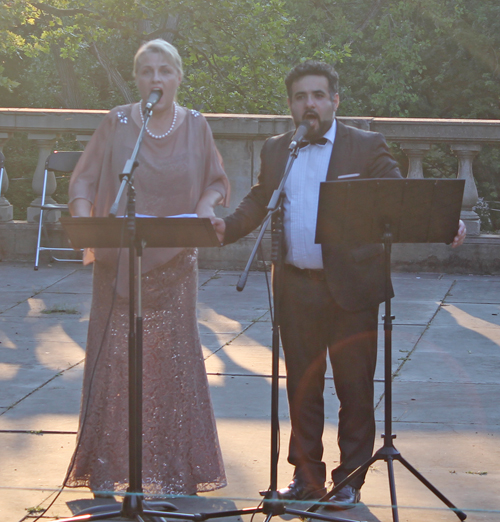 Soprano Dorota Sobieska and Tenor Jonathan Cilia Faro of Opera Circle Cleveland sang Ama credi e vai by Andrea Bocelli and David & Amy Foster