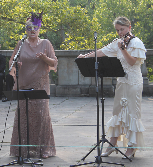 Dorota Sobieska and Wanda Sobieska on violin performed Czardas