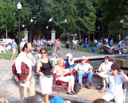 Crowds at the Italian Cutural garden for Opera in the Garden