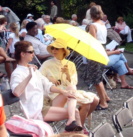 Crowds at the Italian Cutural garden for Opera in the Garden