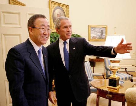 President George W. Bush welcomes United Nations Secretary General Ban Ki-moon