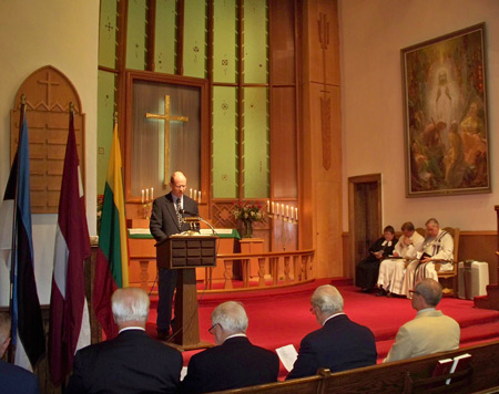 Baltic State service to commemorate the Soviet occupation and  victims of mass deportation