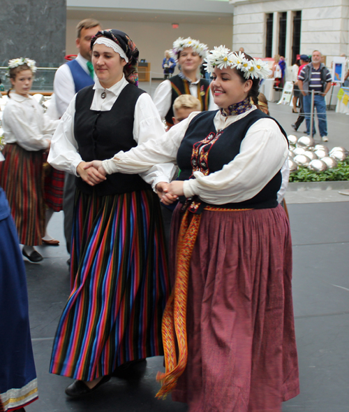 Latvian dance at Cleveland Museum of Art - Klivlandes Pastalnieki